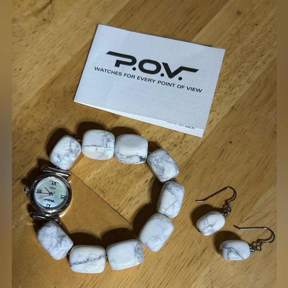 Point of View Quartz stretchy Watch w/Earrings - New - Woman’s